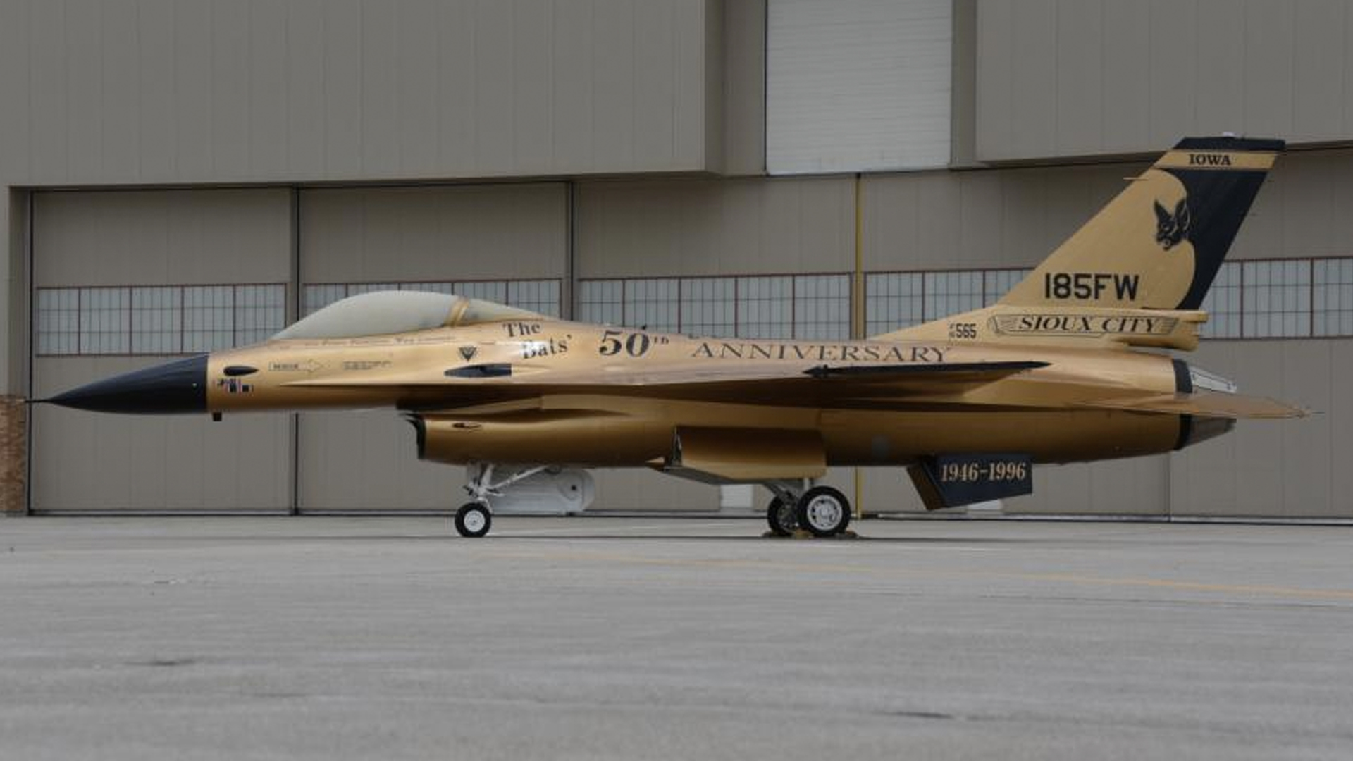gold f-16